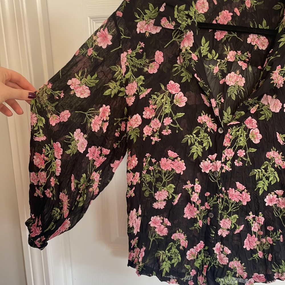 Floral button down top - Picture 4 of 5